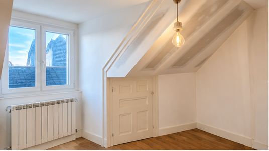 Combles isolés et aménagés en chambre lumineuse