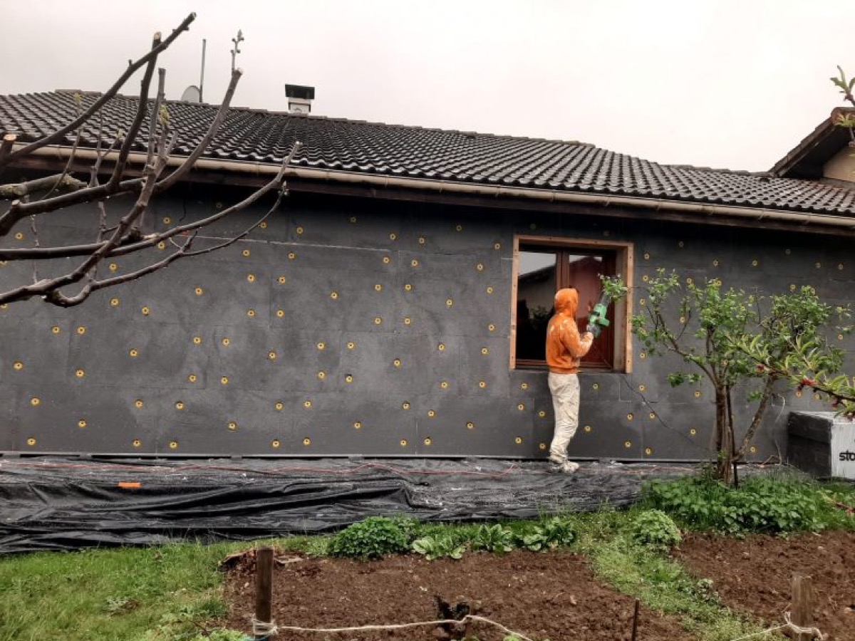 Chantier d'isolation thermique par l'extérieur à Annecy