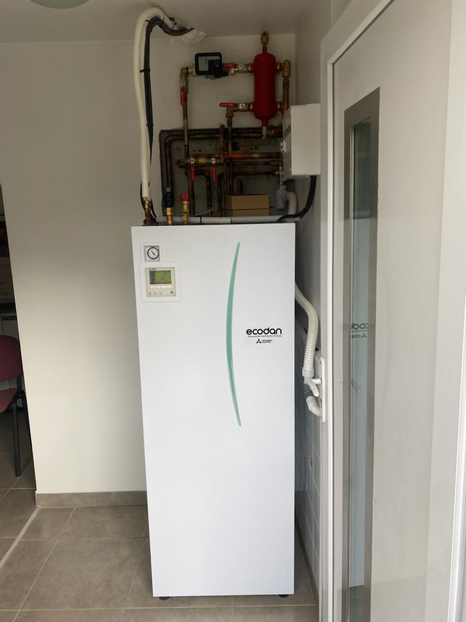 Module intérieur de pompe à chaleur Ecodan posé et entretenu par Rev'Iso