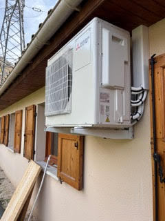 Unité extérieure Mitsubishi Electric posée par Rev'Iso